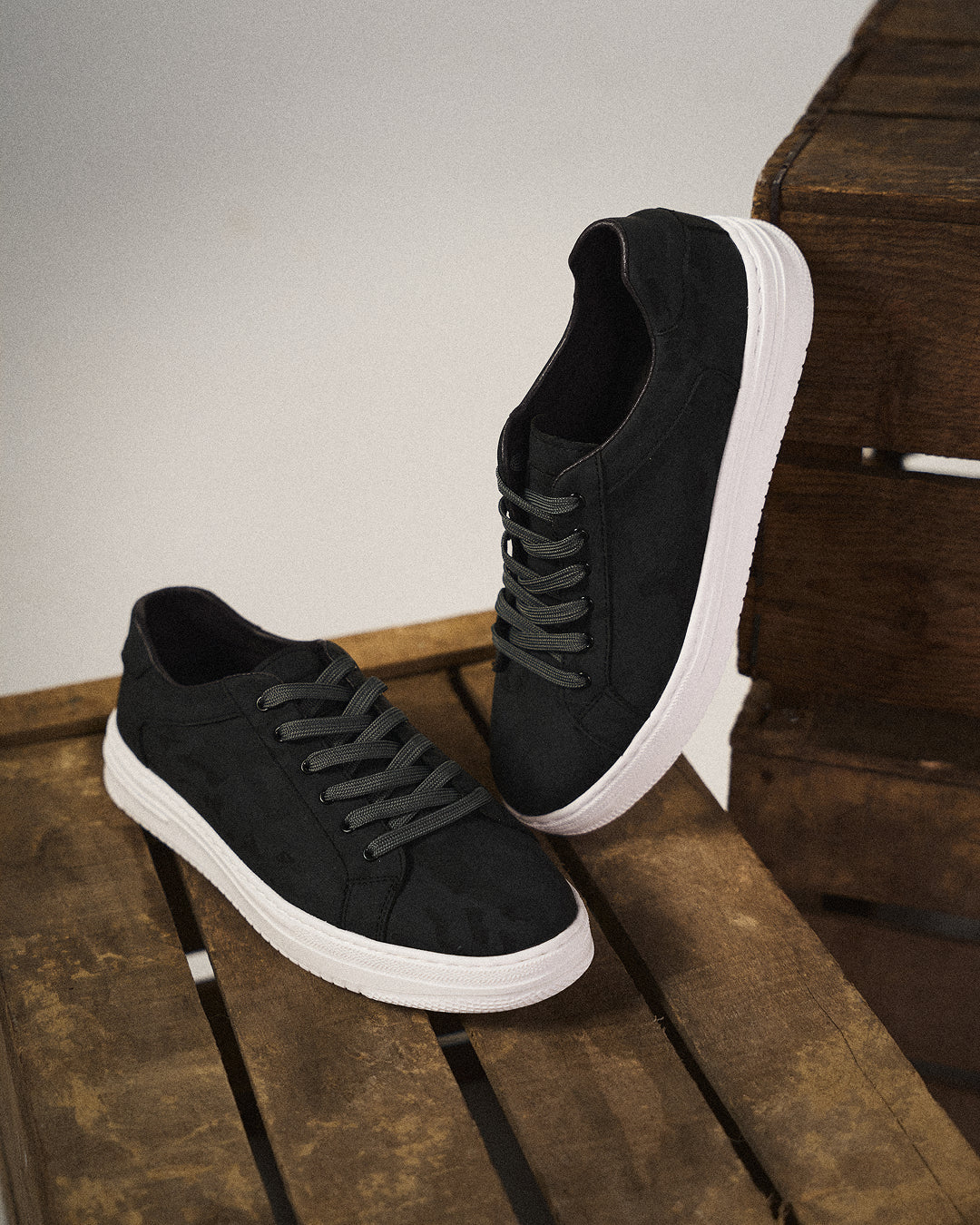 Ethan | Men's Classic Low Top Lace Sneakers