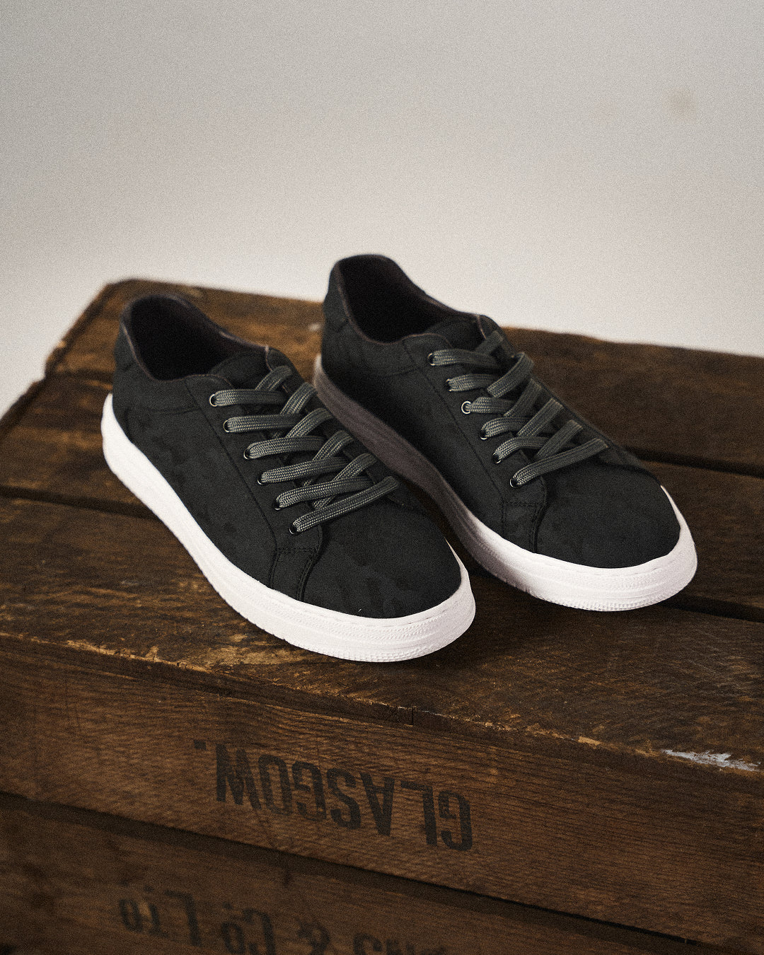 Ethan | Men's Classic Low Top Lace Sneakers